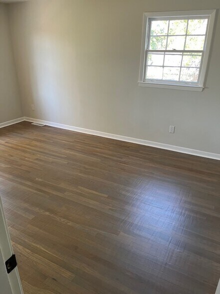 Bedroom - 5918 Woodside Ave