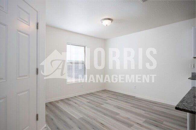 Building Photo - Beautiful Home, Perfect Location and Price