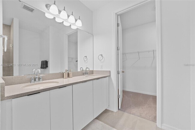 Building Photo - 2375 Lancashire St