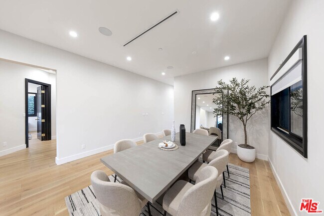 Building Photo - 123 S Kilkea Dr