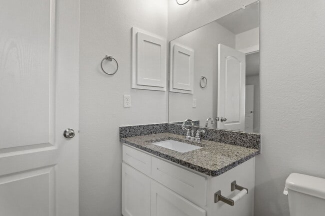 Building Photo - 4-Bed, 3.5-Bath Home in 79928