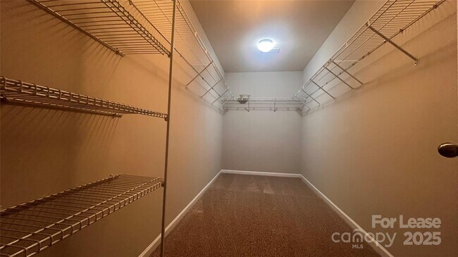 Building Photo - 2709 Southern Trace Dr