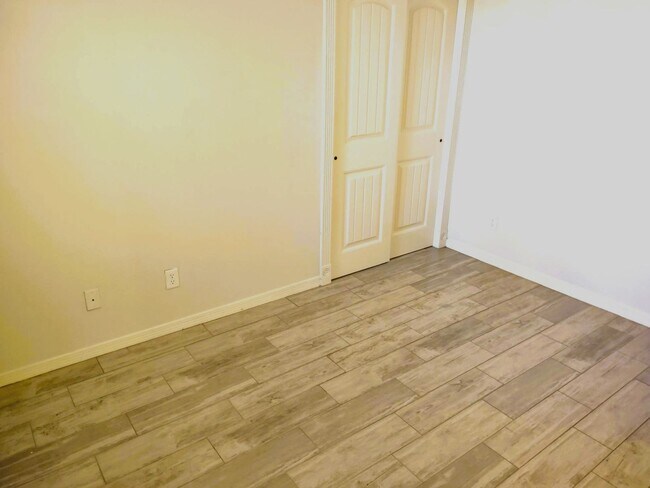 Building Photo - Immaculate Single Level Eastside Home With Refrigerated Air Located In Quiet Neighborhood