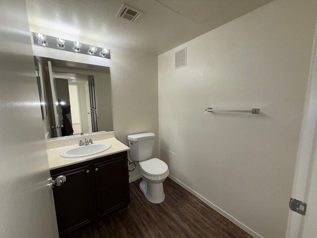 Building Photo - 8070 W Russell Rd