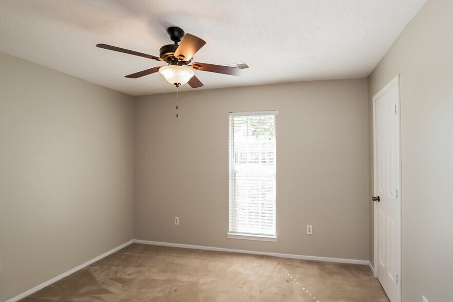 Building Photo - 10378 Yates Dr