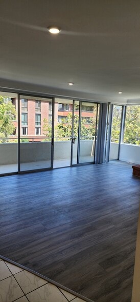 Building Photo - 303 N Swall Dr