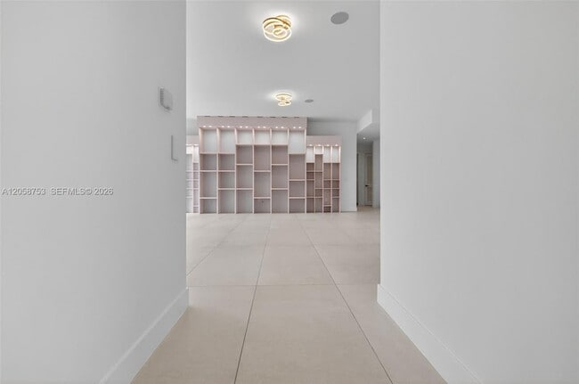 Building Photo - 16709 Botaniko Dr N