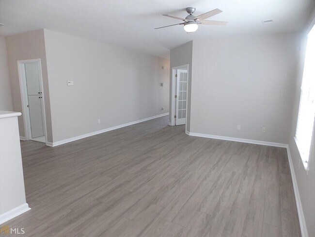 Building Photo - 2310 Applegate Ln