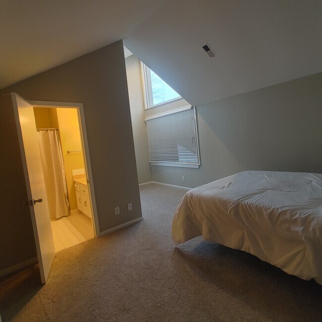 Building Photo - 14200 Harbour Pl