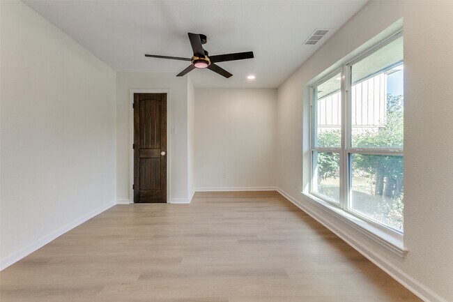 Building Photo - 1424 Stagecoach Dr