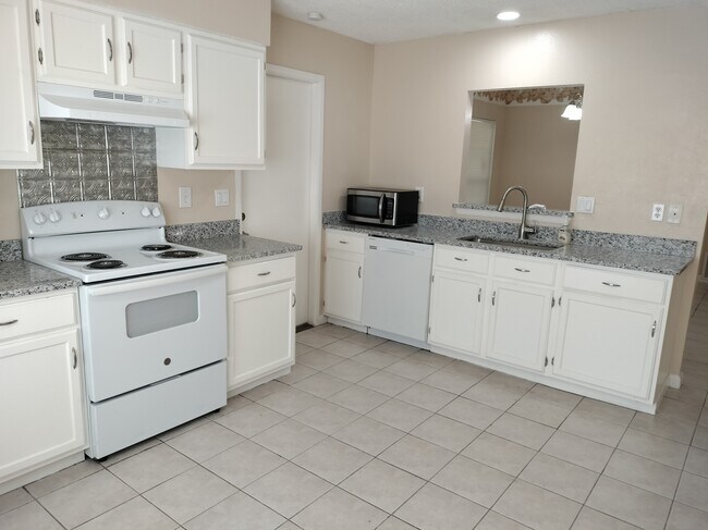 Building Photo - 7147 Spring Grove Dr