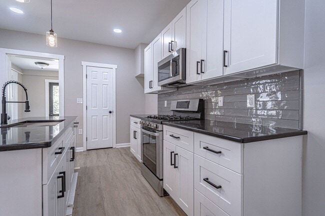 Building Photo - UPDATED FOUR BEDROOM/1.5 BATH TOWNHOME