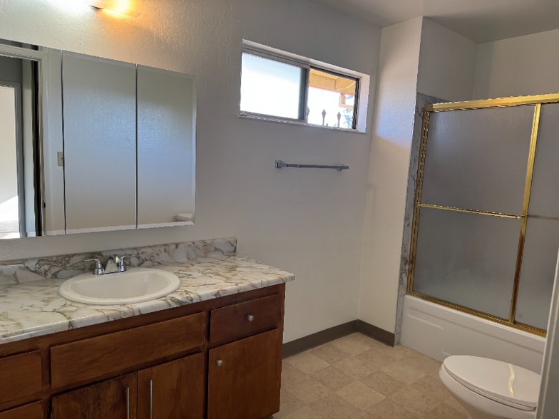 Building Photo - 121 Yorkshire Ct