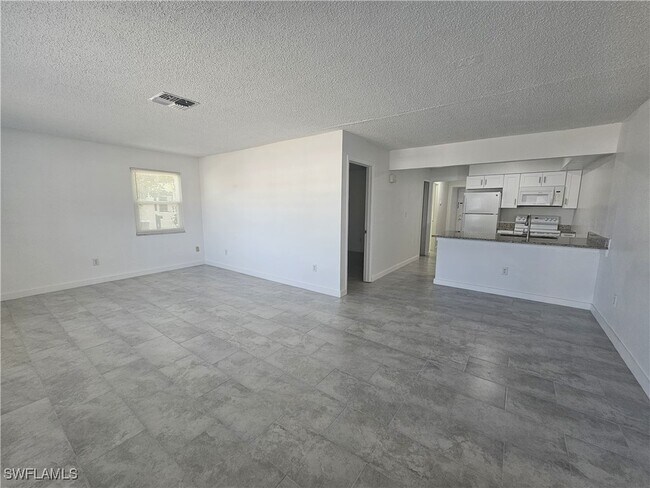 Building Photo - 18540 Miami Blvd