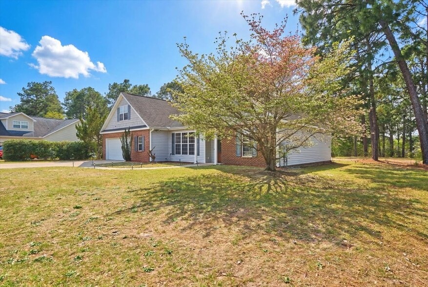 Building Photo - 329 Green Links Dr