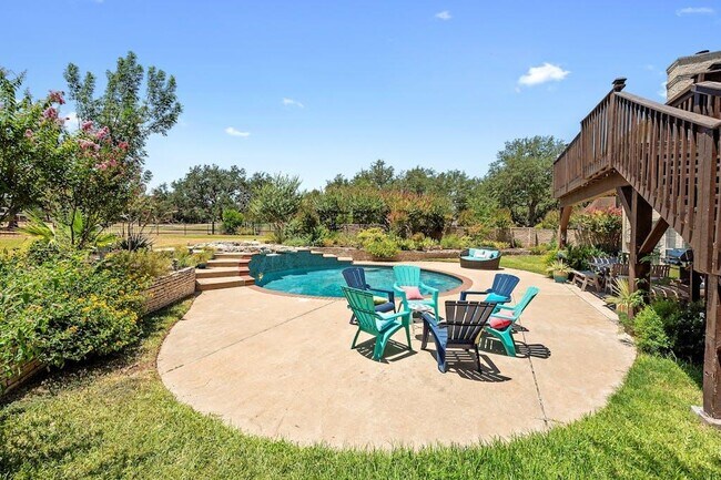 Building Photo - 1207 Lakeway Dr