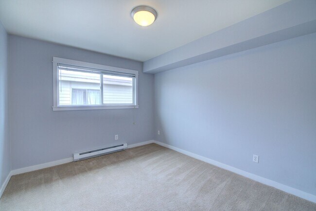 Building Photo - 3Bd/1.75Ba Seattle Condo