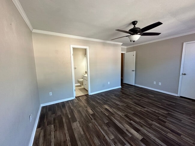 Building Photo - 2-bedroom, 2.5-bath Georgetown Colony Townhouse