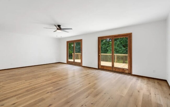 Building Photo - Lake House Rental