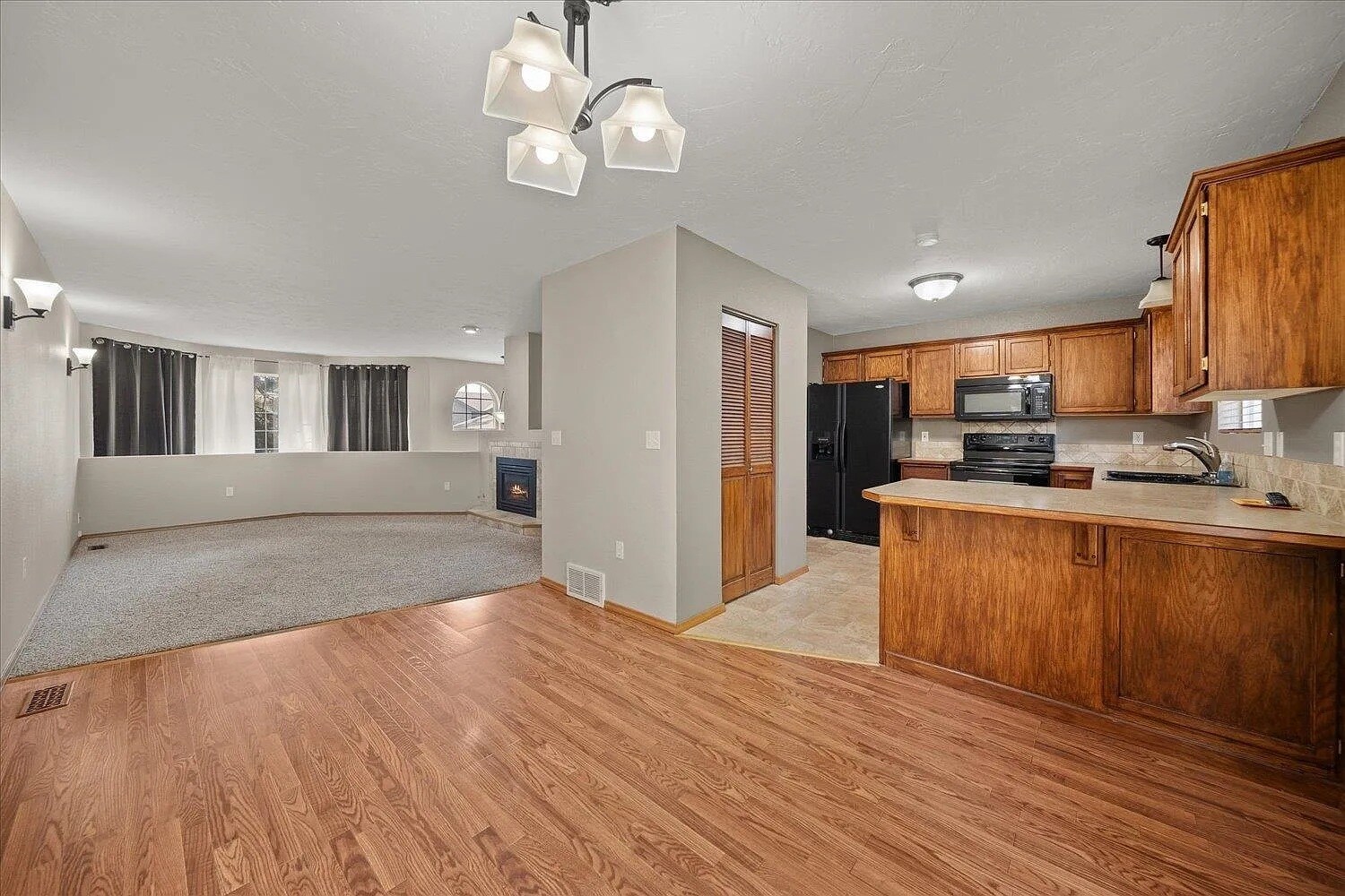 Building Photo - 4017 E 33rd Ave