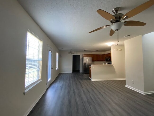 Building Photo - Quiet Cul De Sac Rental