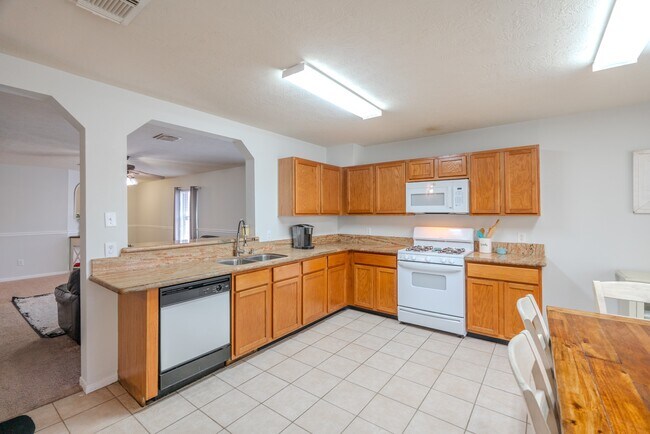 Building Photo - 914 Parsonfield Ct