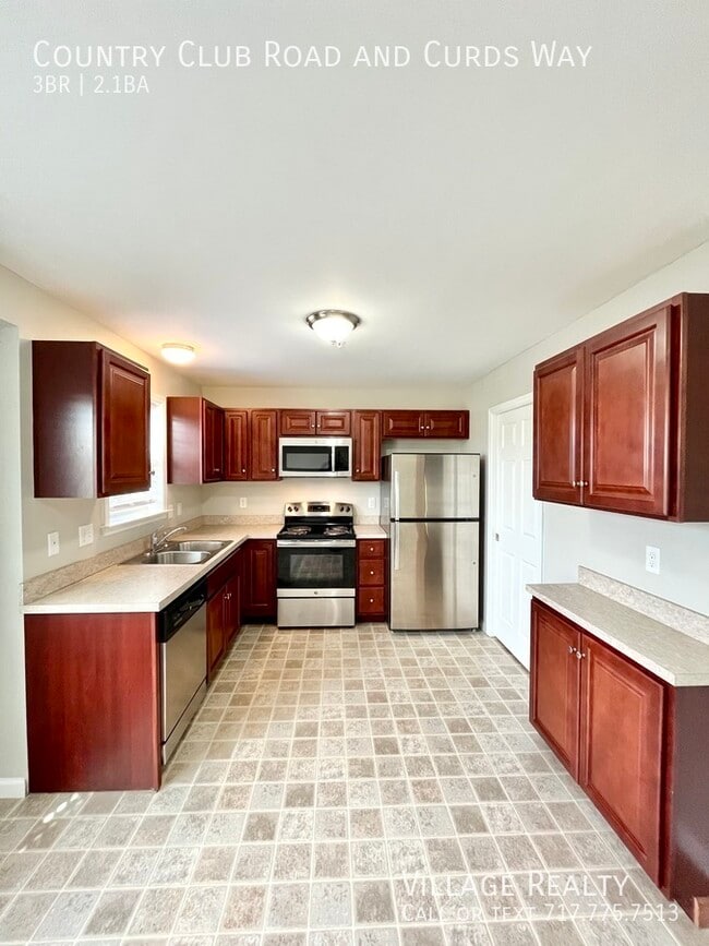 Building Photo - 703 Country Club Rd