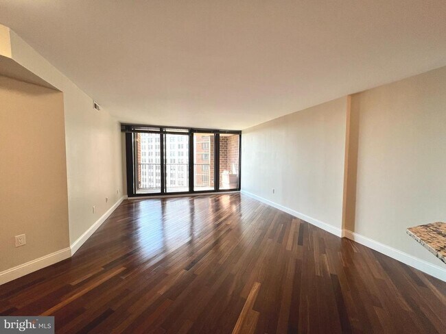 Building Photo - 1420 Locust St