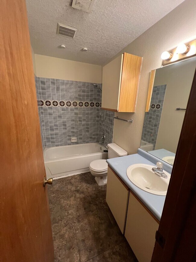 Building Photo - Taylor Ranch 3 Bedrooms 2 Bath 2/CG 1800/sf