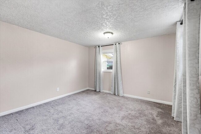 Building Photo - 657 22nd Ave