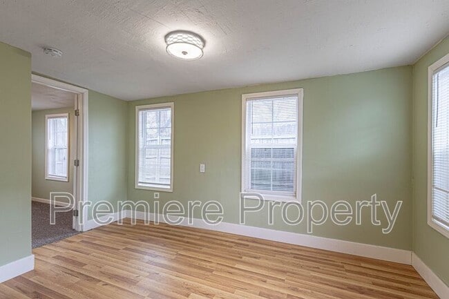 Building Photo - 205 S Willis Ave