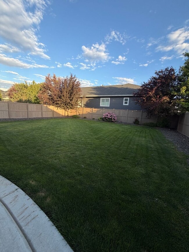 Building Photo - South Meridian Beautiful 4-Bedroom Home with a 3-Car Garage