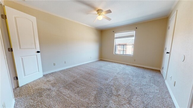 Building Photo - 904 University Oaks Blvd