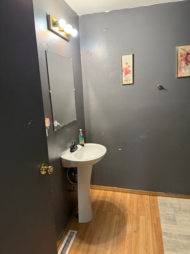 Building Photo - 1917 2nd St