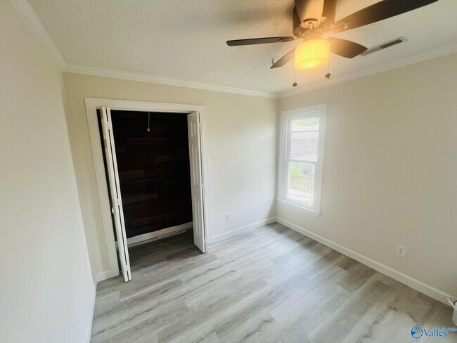 Building Photo - 1822 Gallop Dr SE