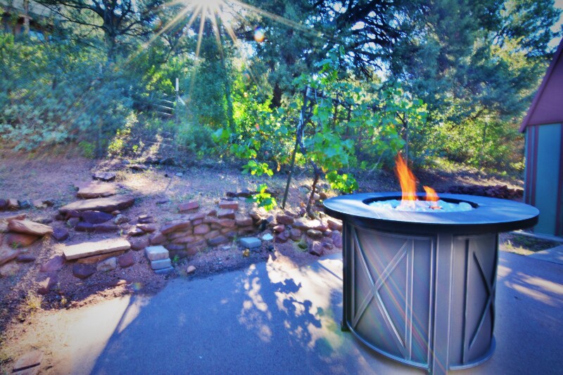 Building Photo - 909 N Matterhorn Rd