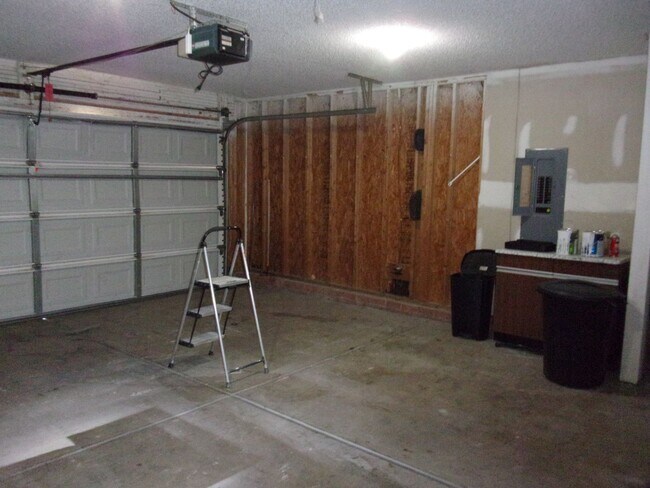 Building Photo - Single Level 3 Bedroom 2 Bath Home in Bristol Park off Mt. Gallant Road