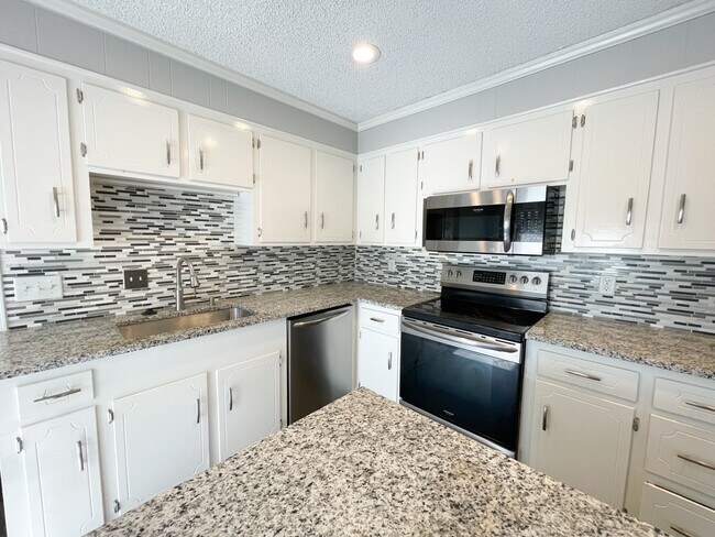 Building Photo - 306 Lloydwood Dr