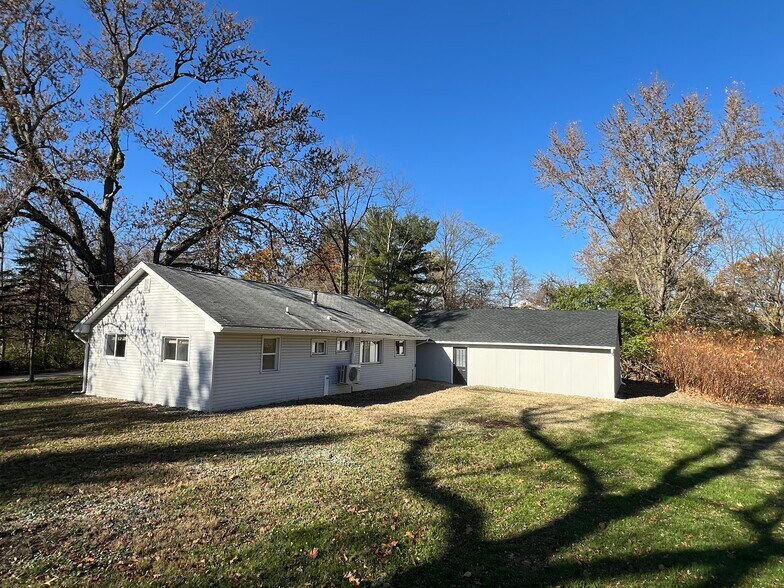 Building Photo - 3367 Parnell Dr