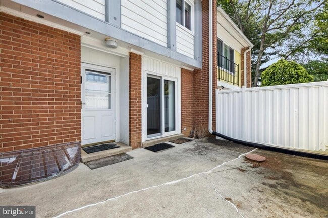 Building Photo - 5 Cornwallis Square