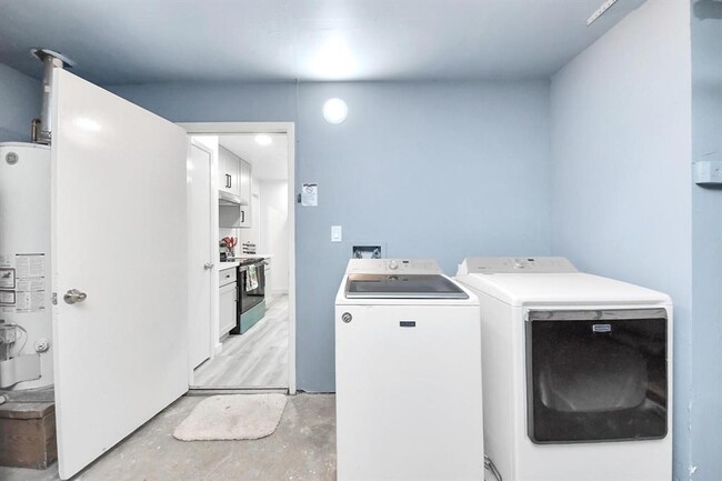 Building Photo - 11134 Bellerive Dr
