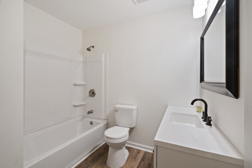 Bathroom 2 - 825 York St