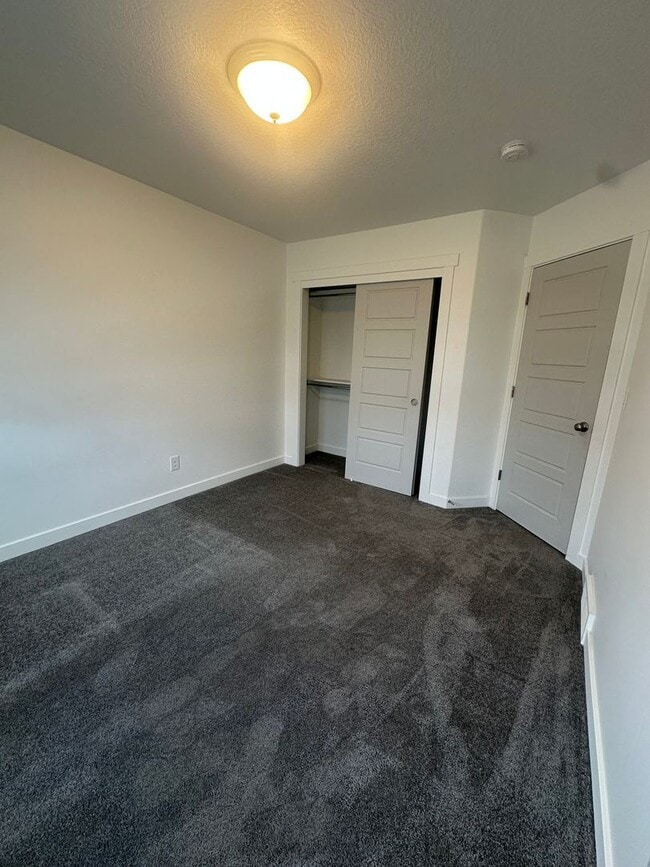Building Photo - Gorgeous South Jordan Property!!!