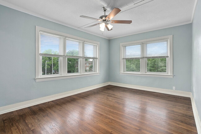 Building Photo - 722 W 37th St