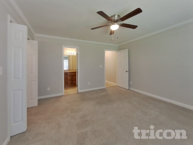 Building Photo - 2863 Iroquois Dr
