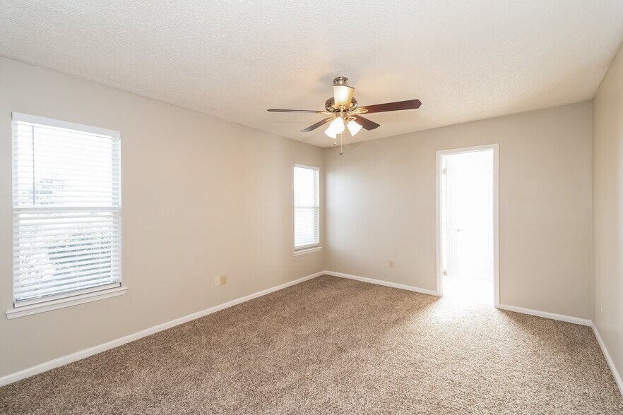Building Photo - 12335 Silent Brook Trail N