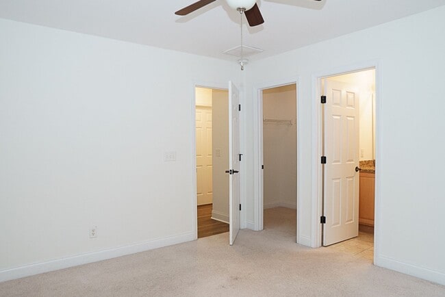 Building Photo - Three Bedroom Home in Hearthstone