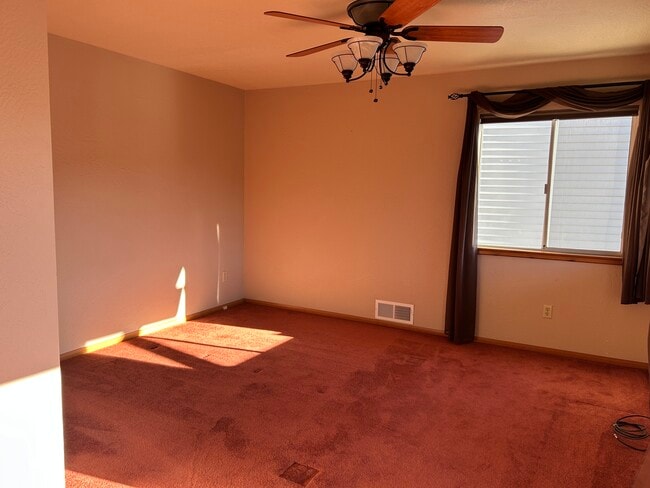 Building Photo - 262 Delle Dr