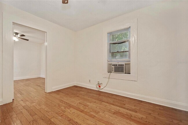 Building Photo - 6703 N Elizabeth St