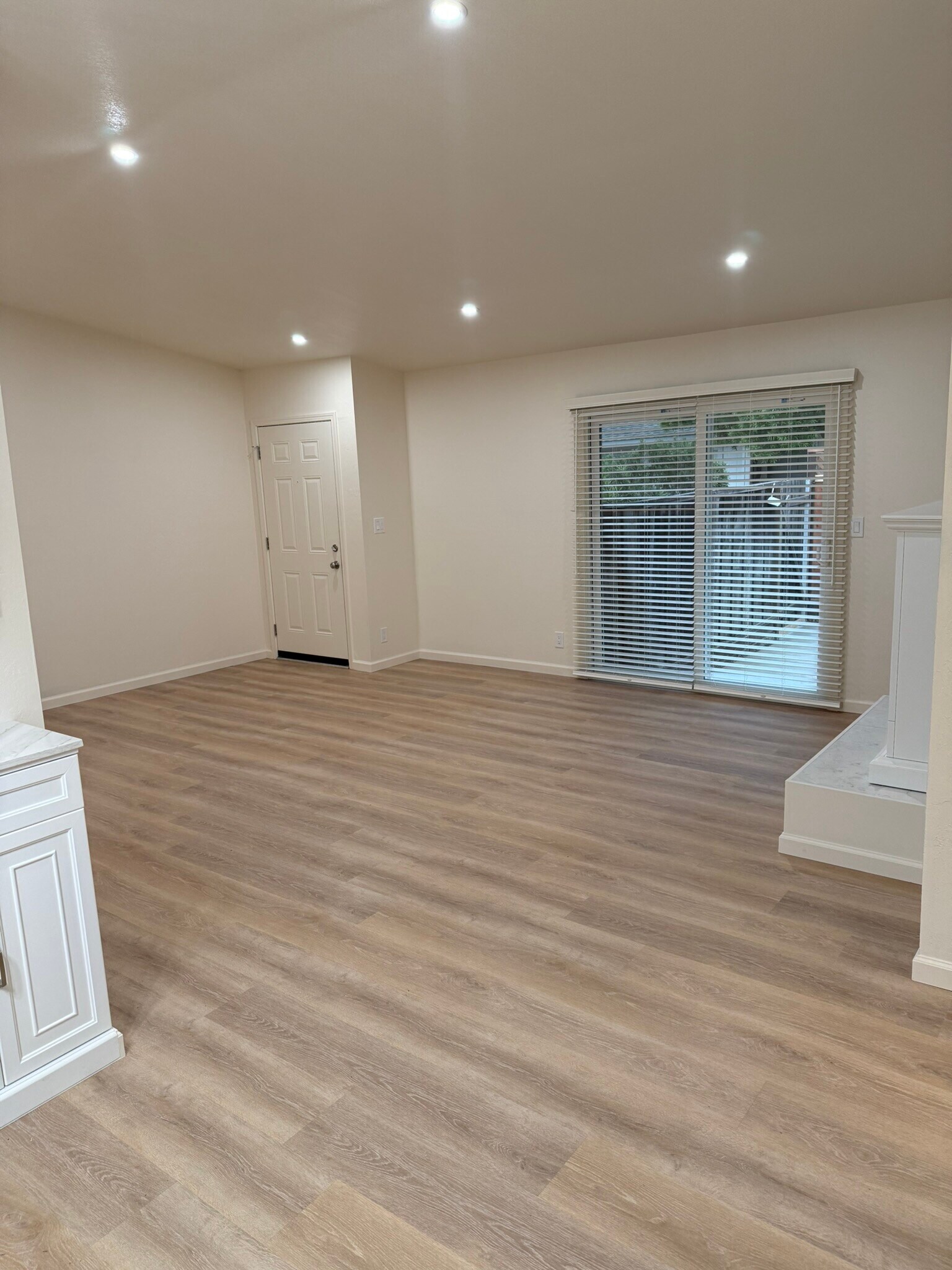 Building Photo - 1677 Canary Dr